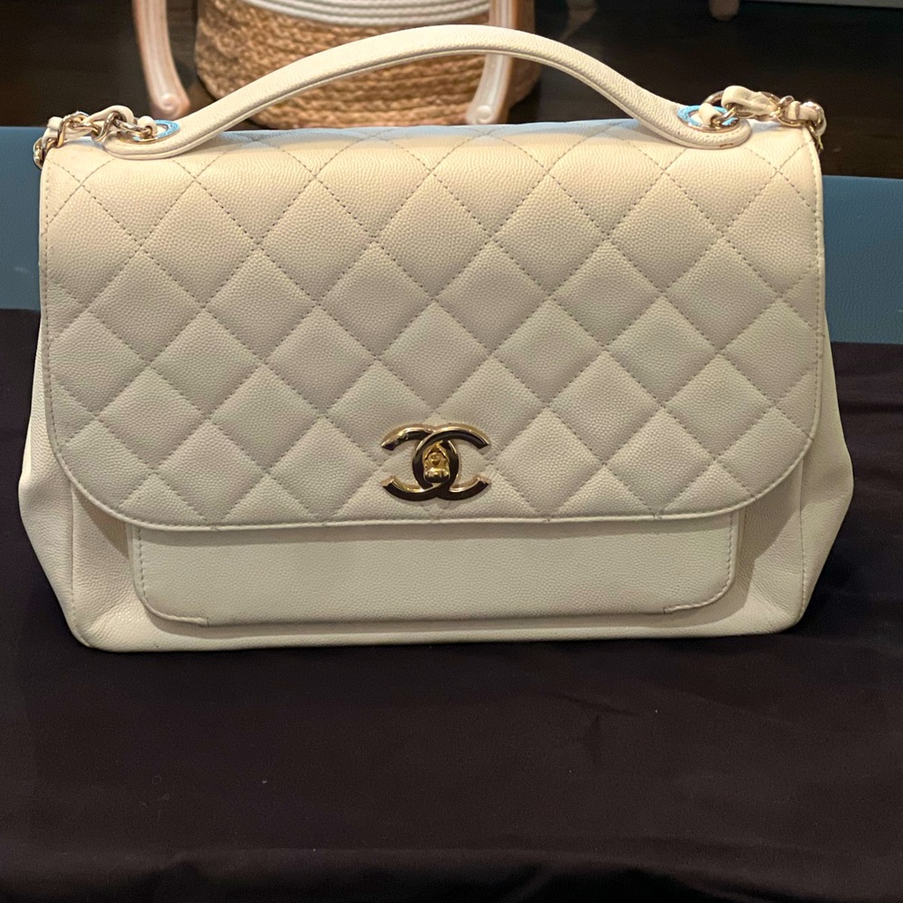 Chanel Flap bag in white caviar leather